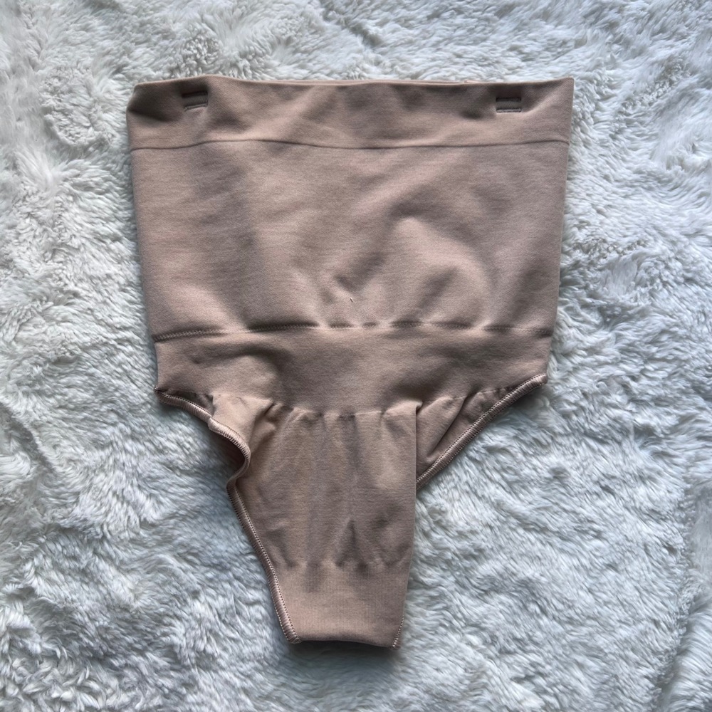 SKIMS Womens High Waisted Sculpting Thong Nude Beige Shapewear Size Small NWOT